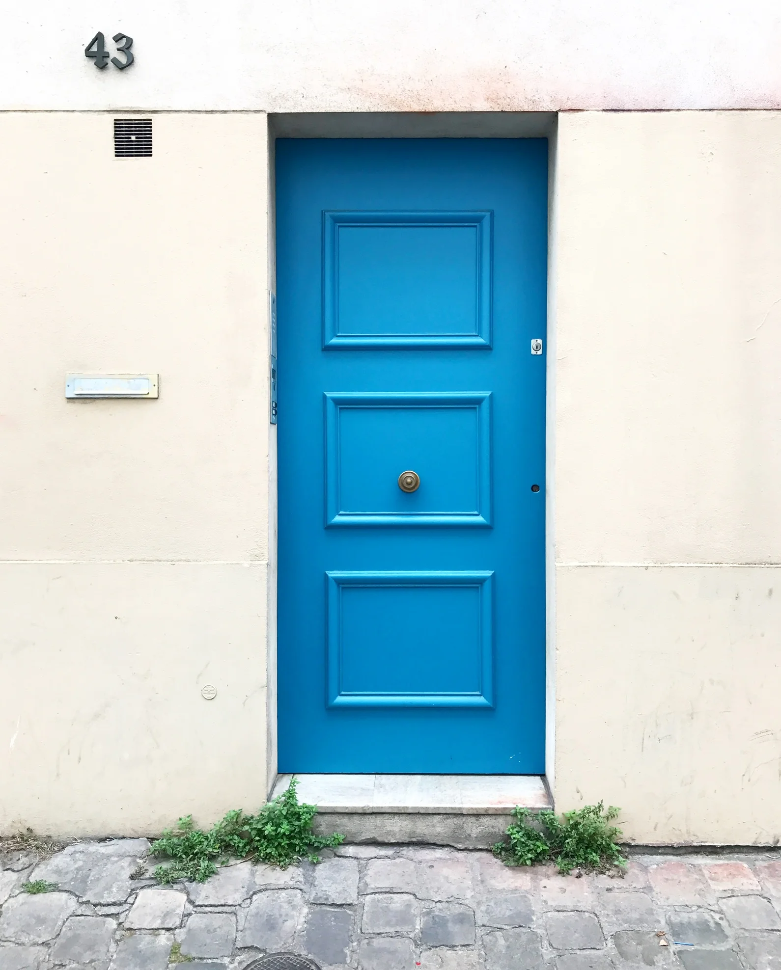 Montmartre_door.jpg