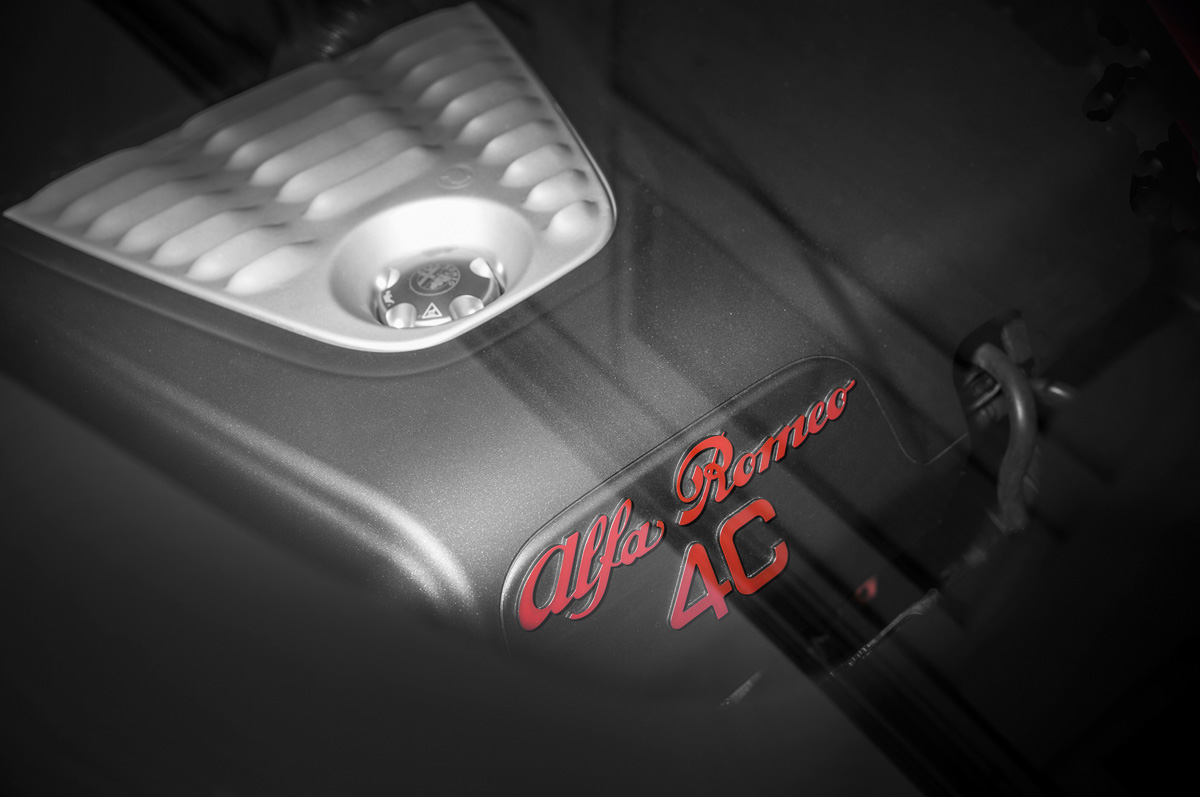 2015-alfa-romeo-4c-engine-cover-02.jpg