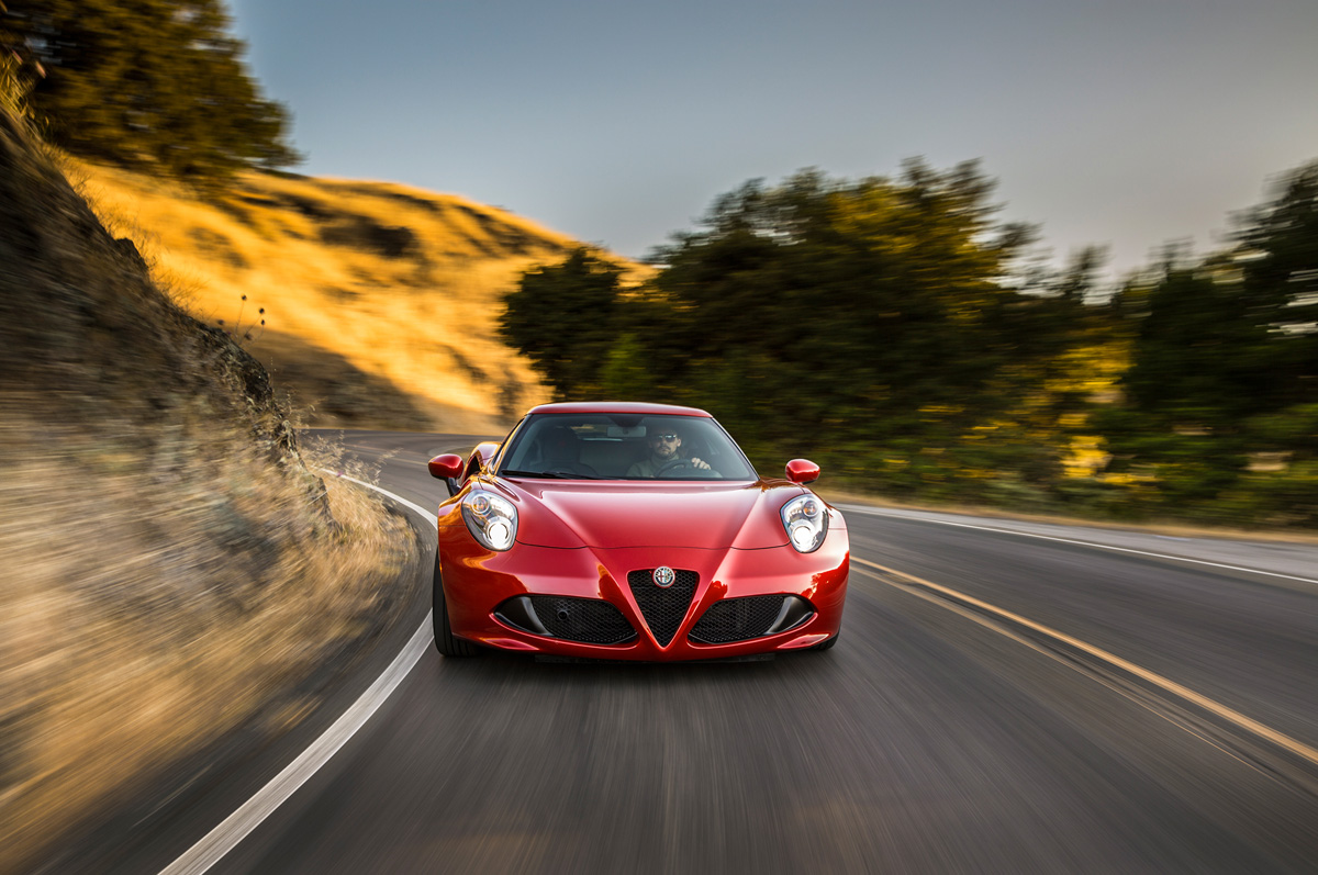 2015-alfa-romeo-4c-front-end-in-motion-04.jpg