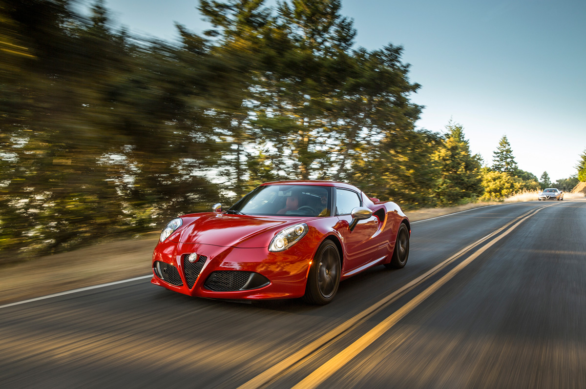 2015-alfa-romeo-4c-front-three-quarter-in-motion-04.jpg