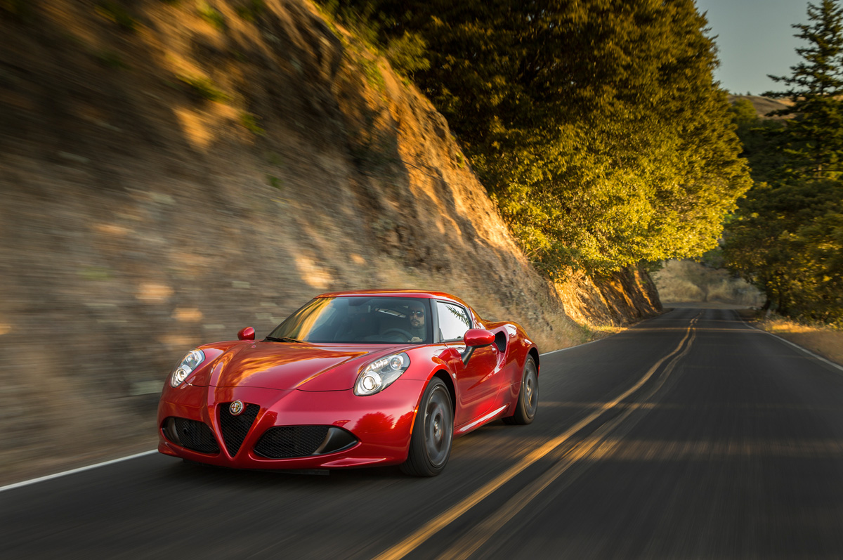 2015-alfa-romeo-4c-front-three-quarter-in-motion-04 (1).jpg