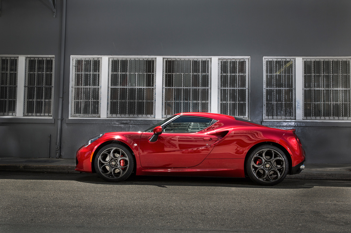 2015-alfa-romeo-4c-side-profile-02.jpg