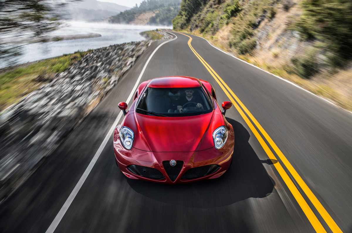 2015-alfa-romeo-4c-top-view-in-motion.jpg