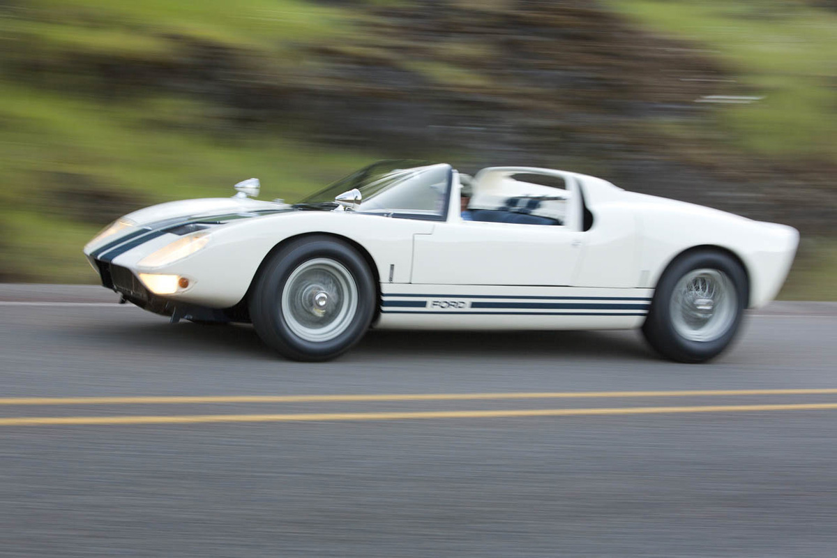 1965-ford-gt40-roadster-prototype-19-1.jpg