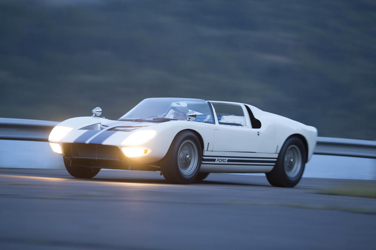 1965-ford-gt40-roadster-prototype-23-1.jpg