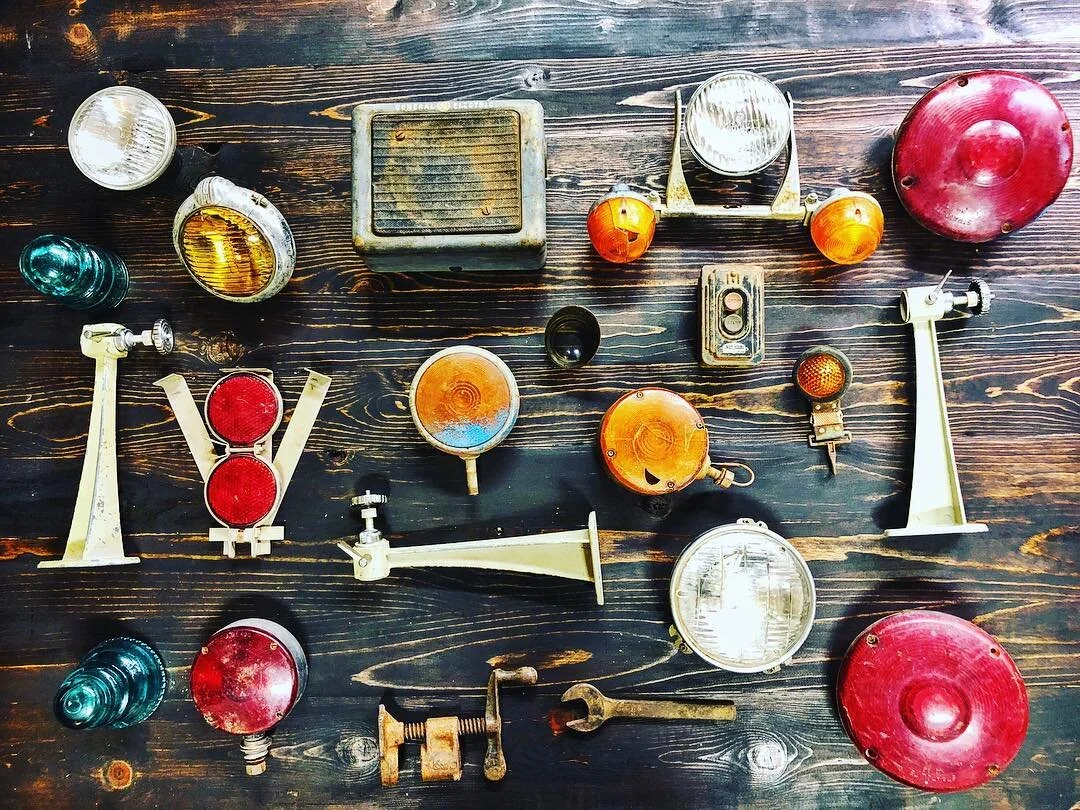 Thanks to @dacykolsky I was able to get my hands on some vintage goods. Can&rsquo;t wait to see how these will turn out! .
.
.
#vintage #lights #old #project