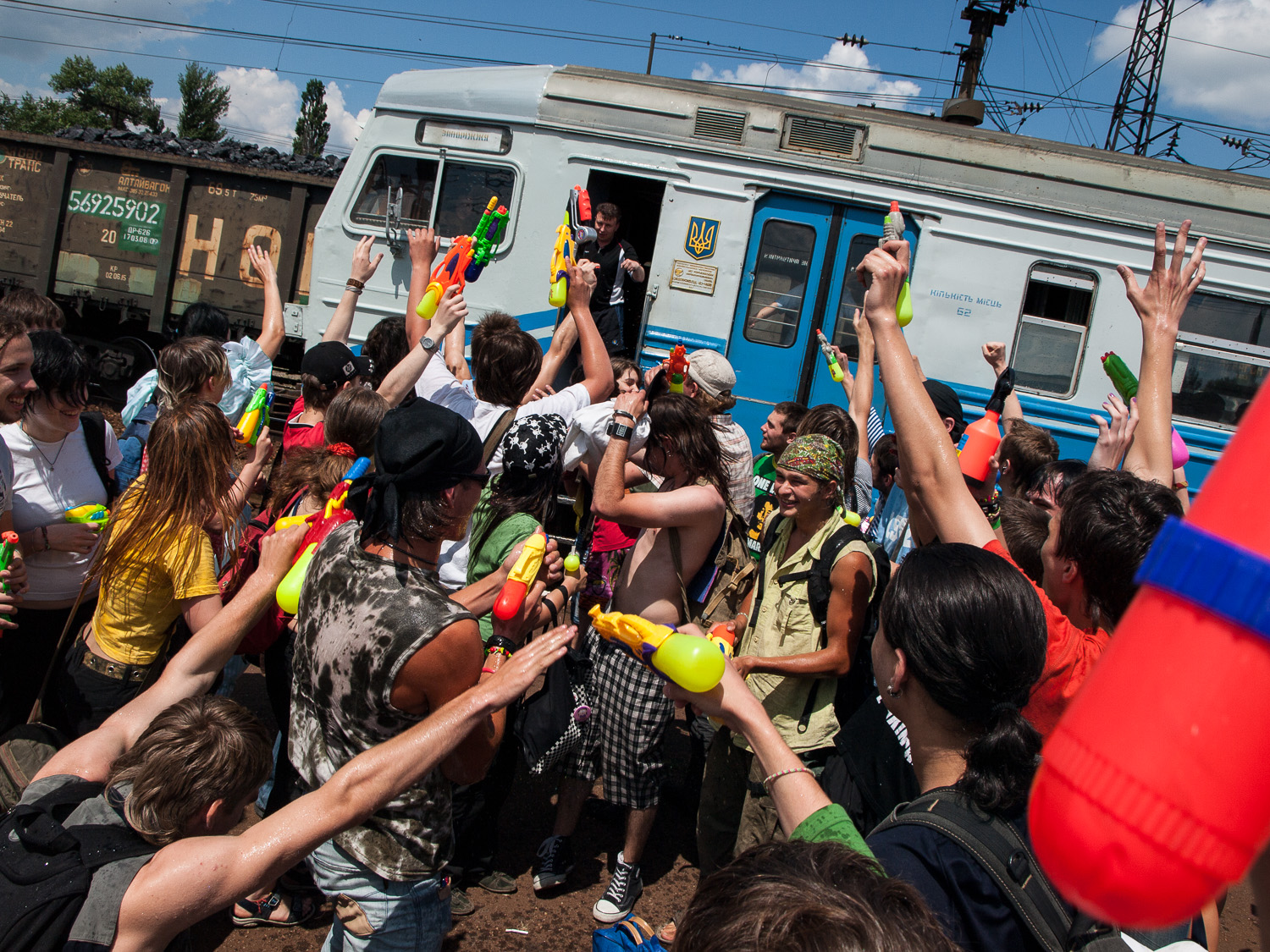  A ‘flashmob’ surrounds a train at the railway station in Pavlohrad, east Ukraine. 
