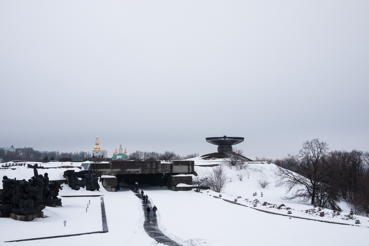  The Museum of the Great Patriotic War in Kyiv, with churches of the Pechersk Lavra monastery complex in the distance. 