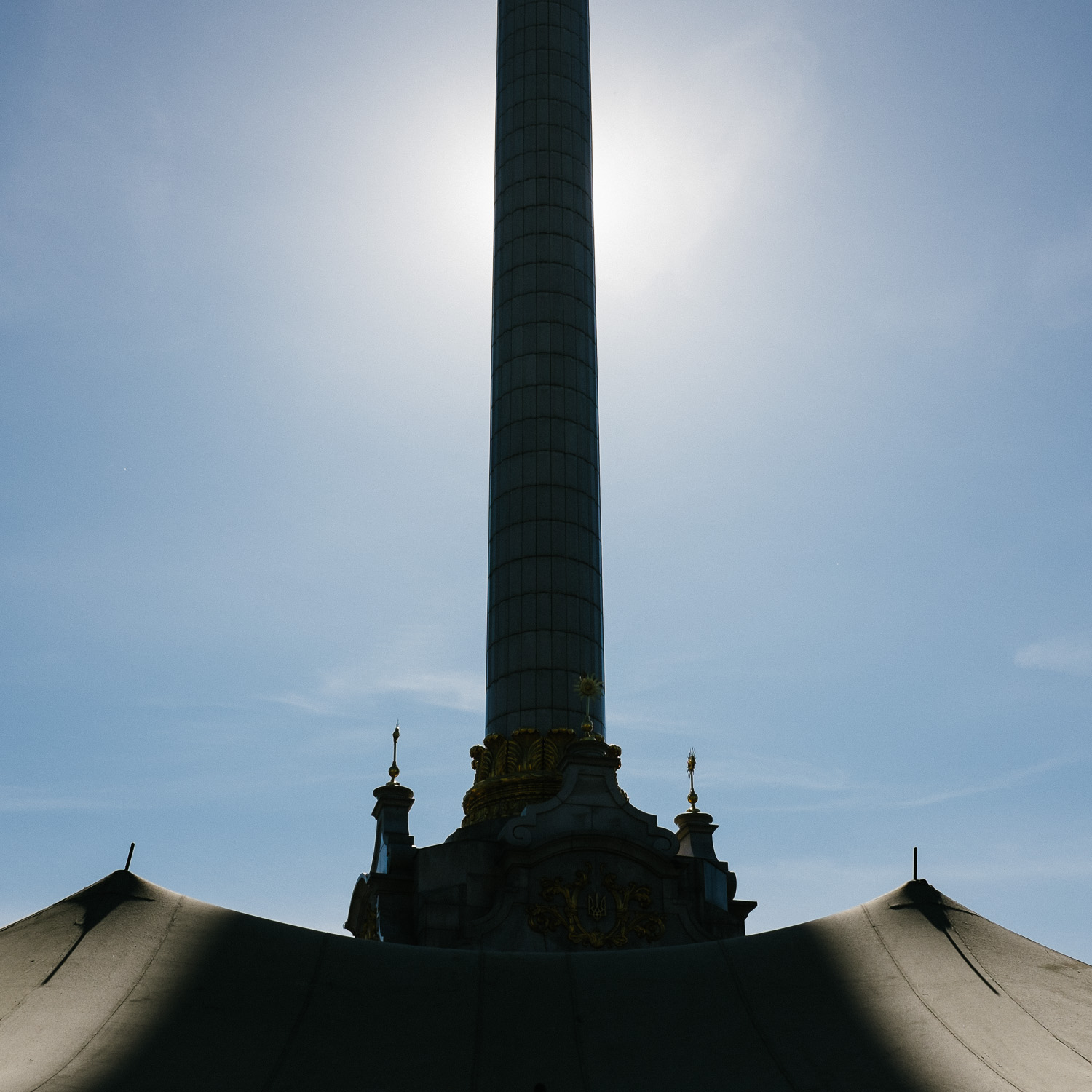  Tents pitched near the column of the monument to independence in Kyiv's Independence Square, April 2014. 