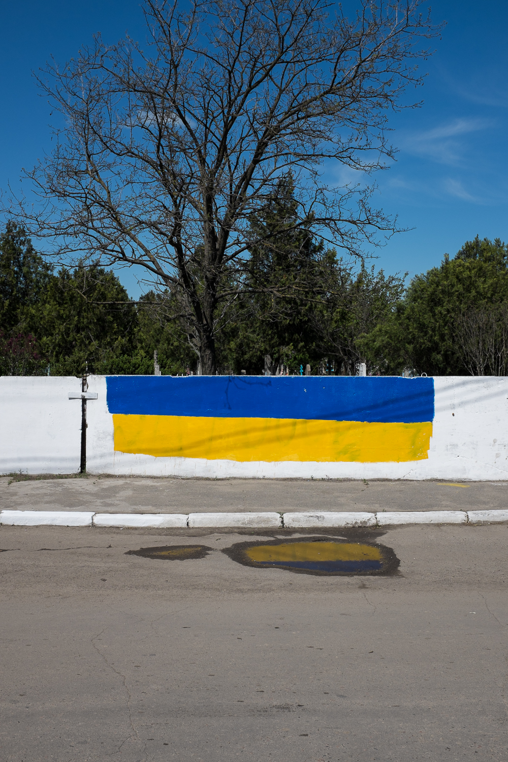  The Ukrainian flag painted on a wall in the city of Izmail, southern Ukraine. 