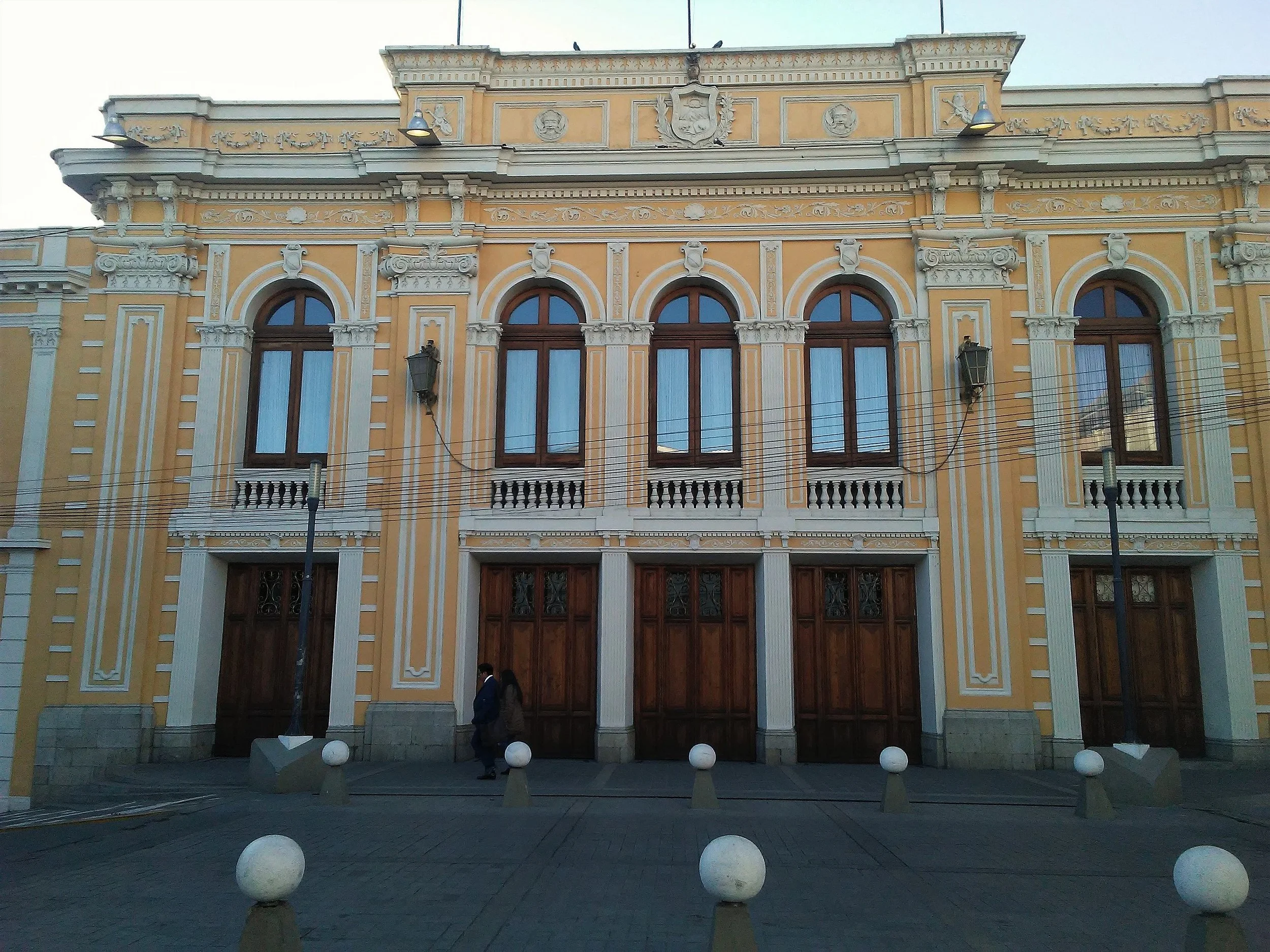 Teatro_Municipal_Alberto_Saavedra_Pérez_frente.jpg