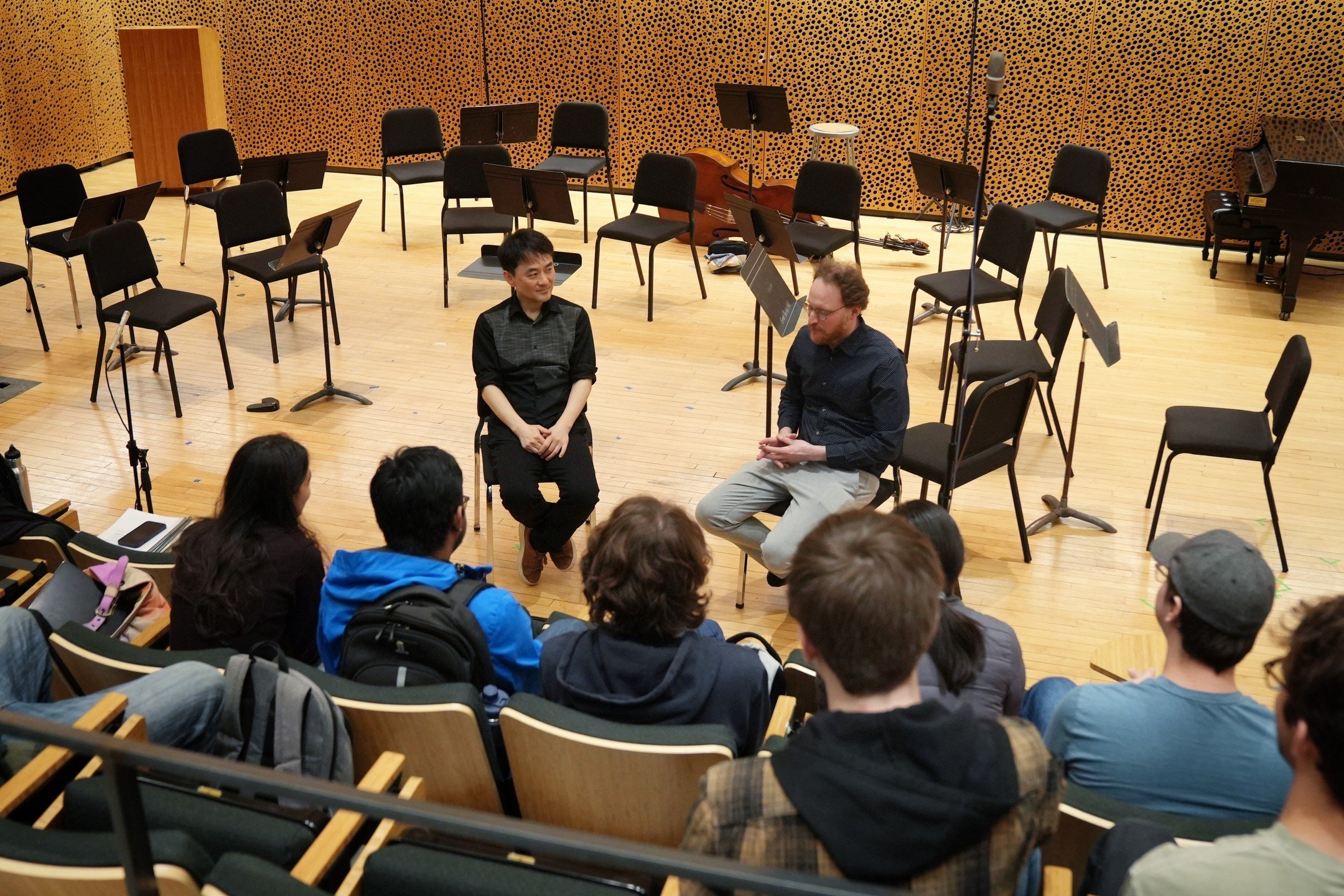Besides the performance, @dkpersonal and @ericnathanmusic conducted a mini seminar for the Brown music composition major students.🎼📔 

#nycp #nycpmusic #newyorkclassicalplayers #brownuniversity #residency #dongminkim #ericnathan #seminar 
📸by Yo H