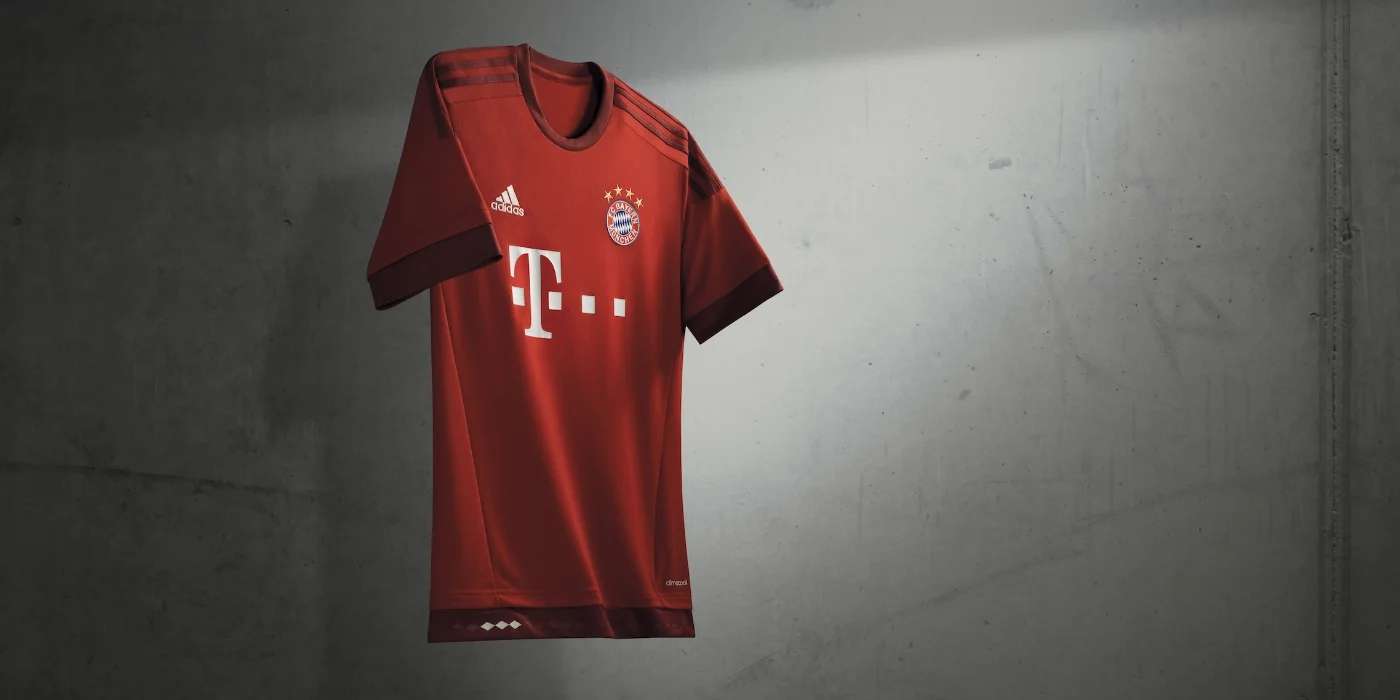 Red Celebration for Bayern Munich: 2015/16 Home Kit