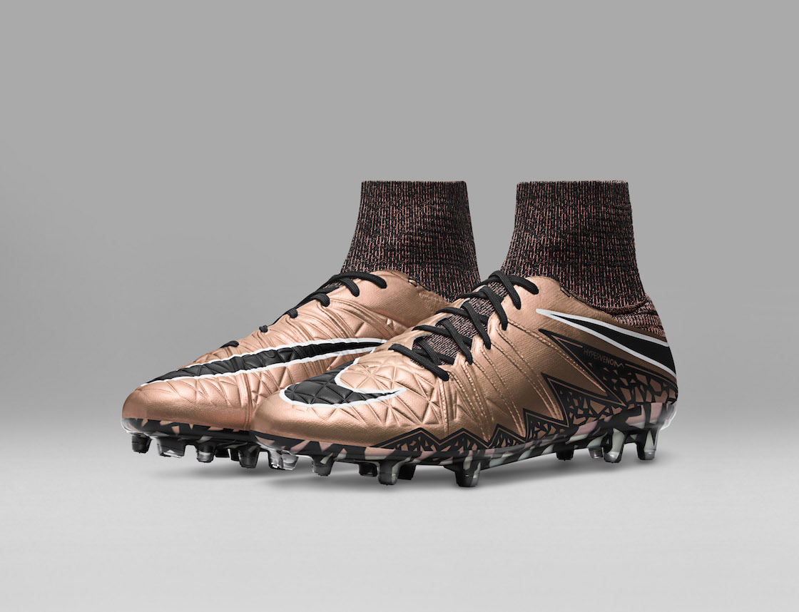 Nike_Football_LIQUID_CHROME_HYPERVENOM_PHANTOM_FG_747213_903_E_original.jpg