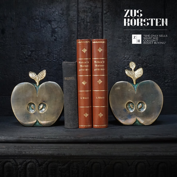 Apple-Bookends-01.jpg