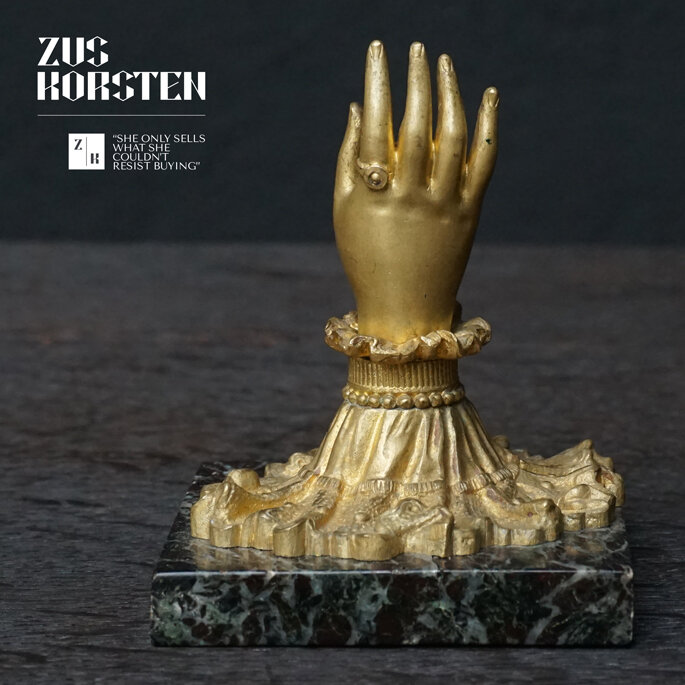 Hand-Paperweight-01.jpg