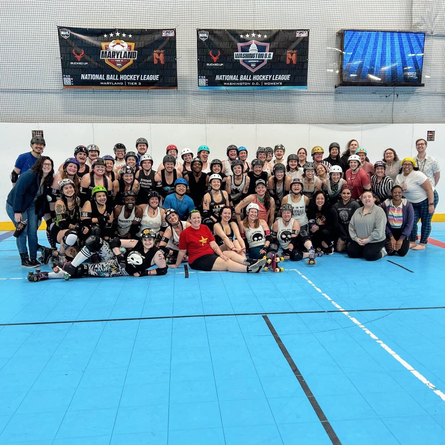 Phenomenal turnout for our open scrimmage last night!
We love being part of this community 🥰

Thank you for visiting:
@frederick.roller.derby
@fredericksburgrollerderby
@301_derby_dames
@novarollerderby
@rivercityrollerderby

See you next time - Jun