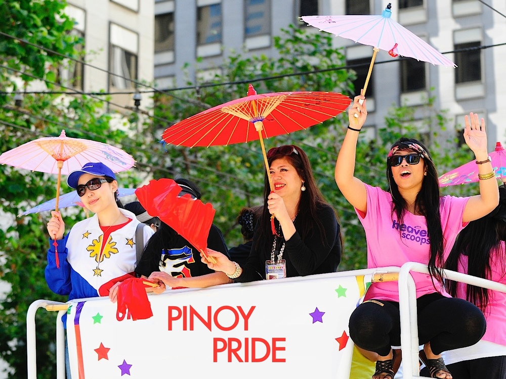 Pistahan+Parade+float.jpg