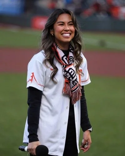 Solo Vocalist: Maddie B