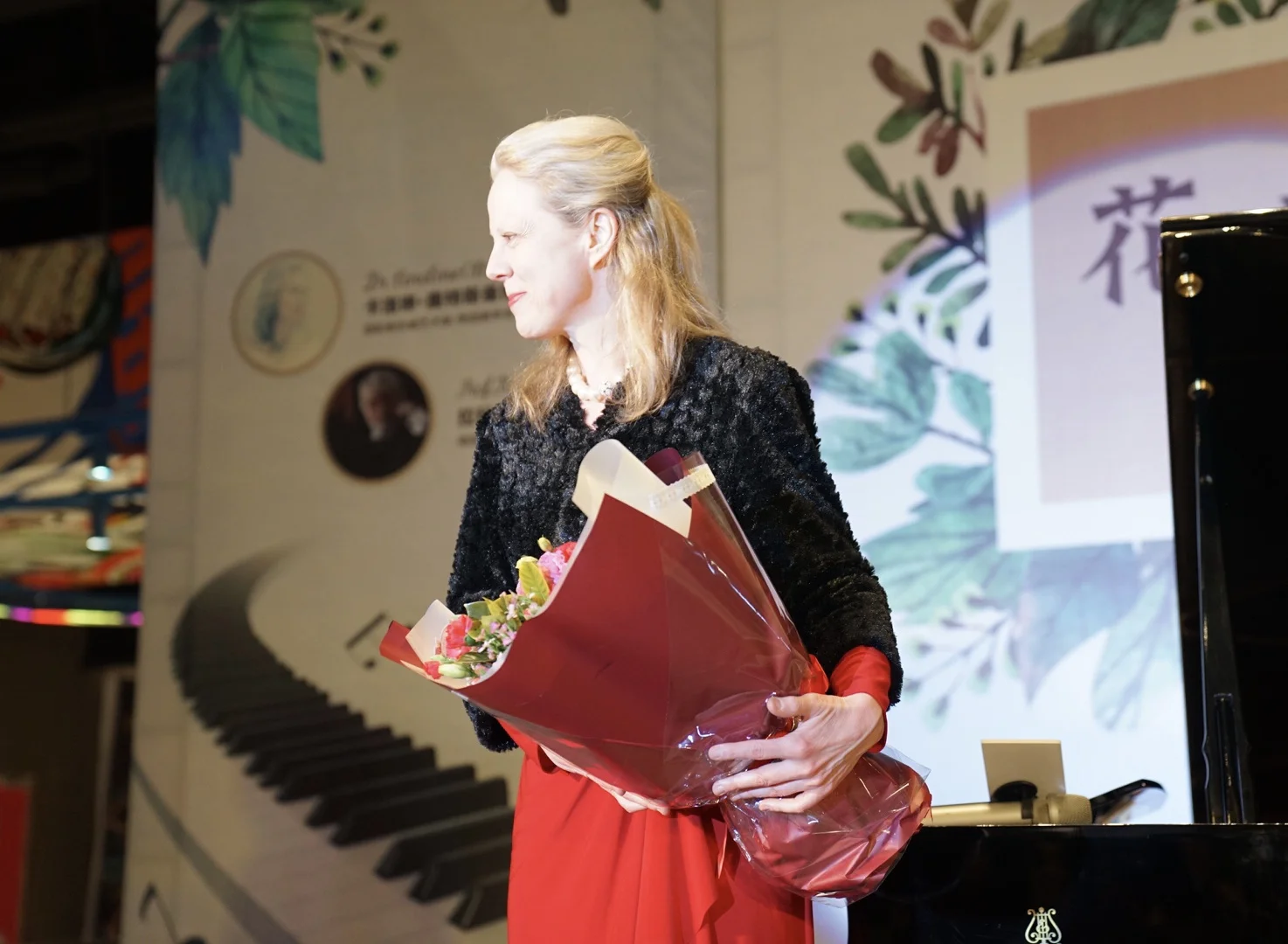 Beautiful flowers after every performance. 