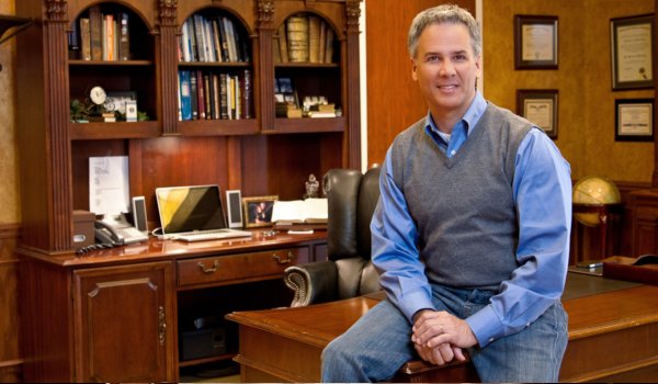 Senior Pastor Dr. M. Patrick Murray