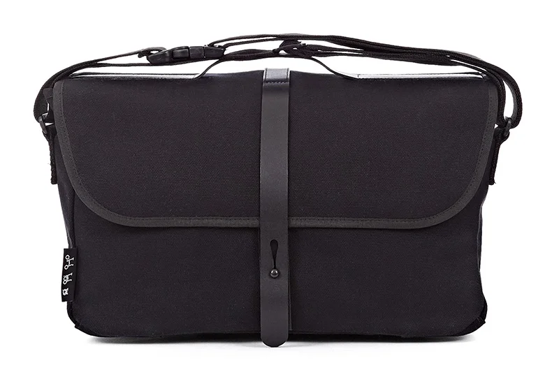shoulder bag -Teflon-coated heavy canvas cotton -Quick-adjust shoulder strap -Internal pockets -reflective rain cover -9 Litres