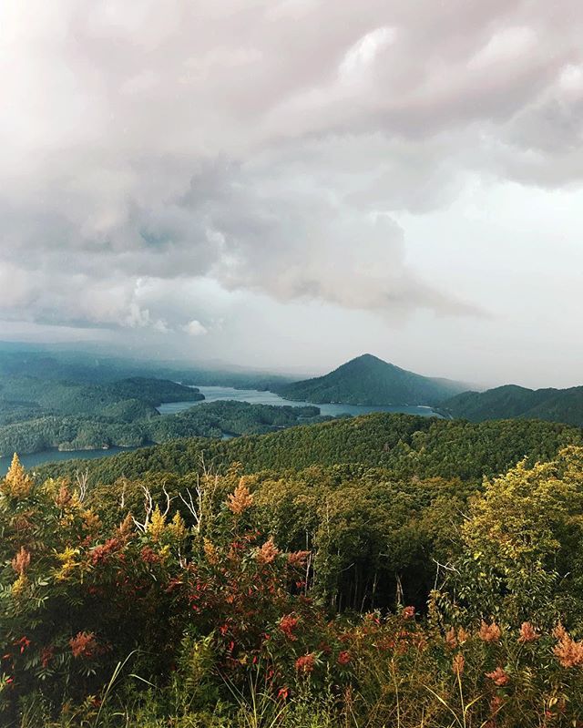 I can't believe this is in Tennessee! 😍
⠀⠀⠀⠀⠀⠀⠀⠀⠀
I'm spending all day today and tomorrow on a commercial shoot for an auto brand. I'm driving a fancy new car around the mountains with a camera in my face and even going white water rafting. I'm doin