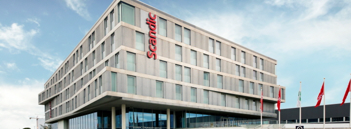 Scandic Stavanger Airport har en unik beliggenhet kun få meter fra ankomsthallen til Stavanger lufthavn Sola.