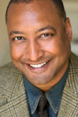 " Total professional! Easy to work with and my shots came out great...my agent loved them. She was a true perfectionist and took the time to figure out what made me look my best. Highly recommended!" -- Henry W.