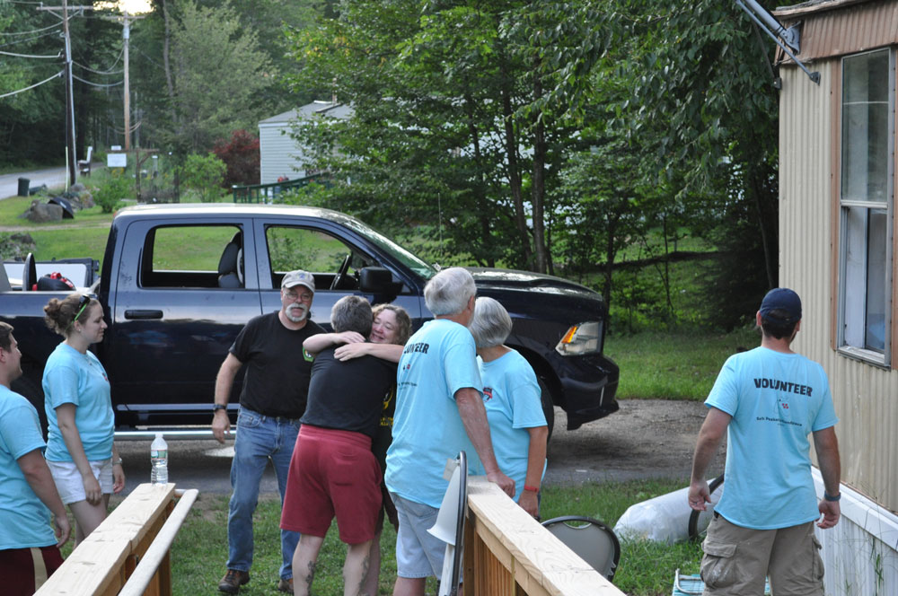 Seth's dad hugs Janice, the woman who nominated Seth