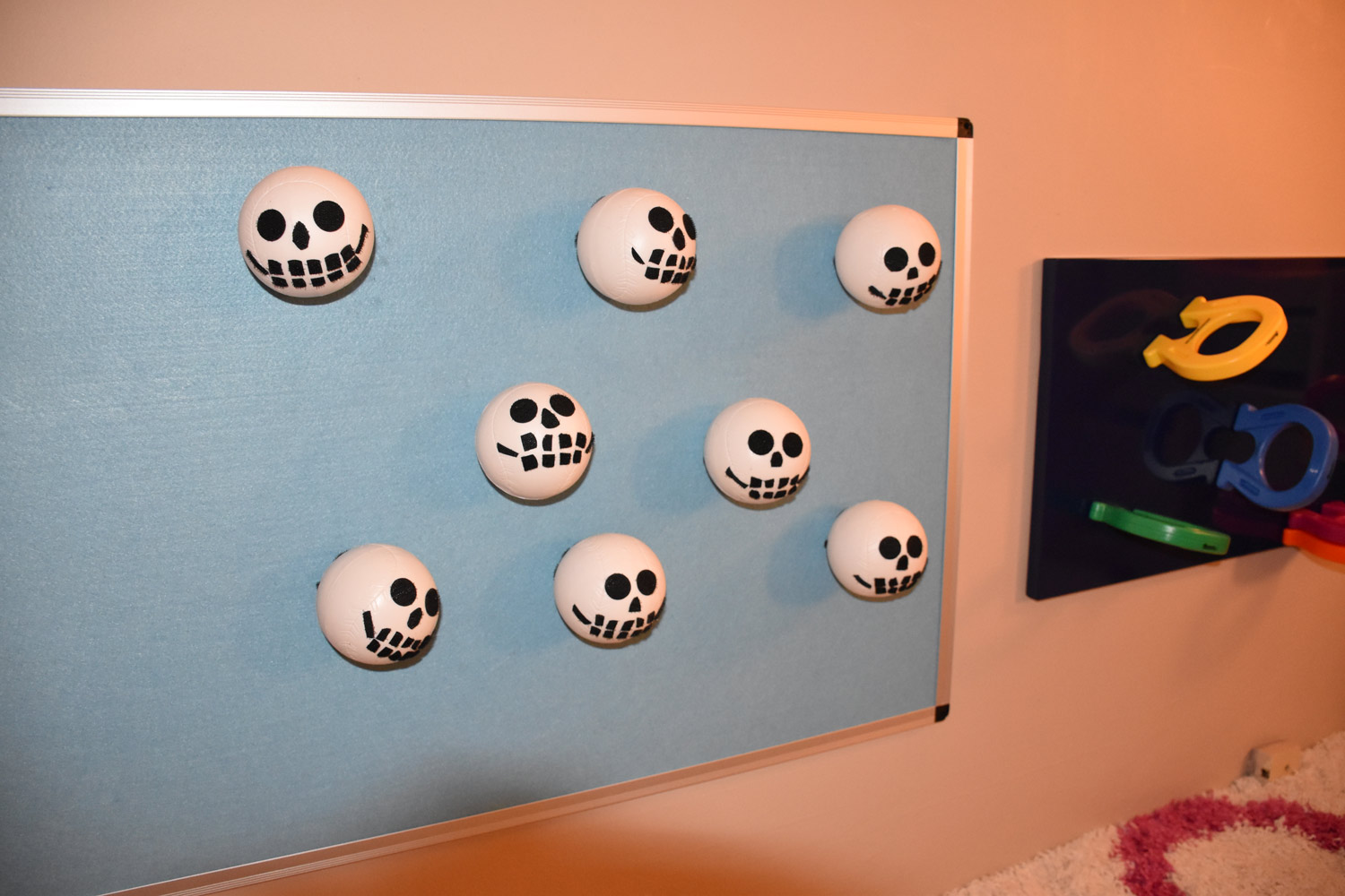 Pirate skull velcro balls