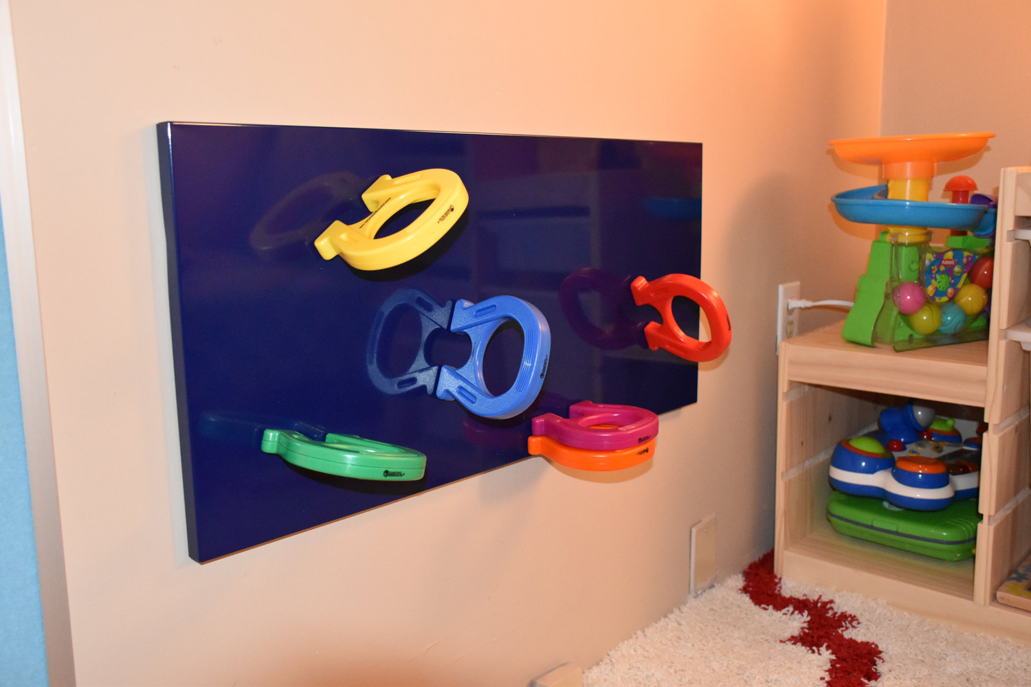Magnet board