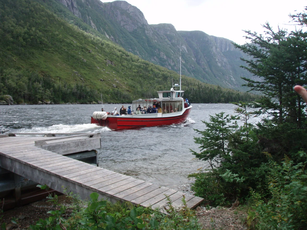 The ferry leaves halfway through the tour of Western Brook Pond