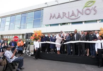 Mayor Rahm Emanuel and other officials cut the ribbon at the Oct. 10, 2016, opening of a new Mariano’s in Bronzeville, at 38th Street & King Drive. | Photo: Brooke Collins