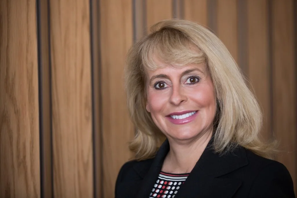 Increasing Economic Opportunity for  the Underserved - Luz Urrutia, Global Head of Retail at Oportun