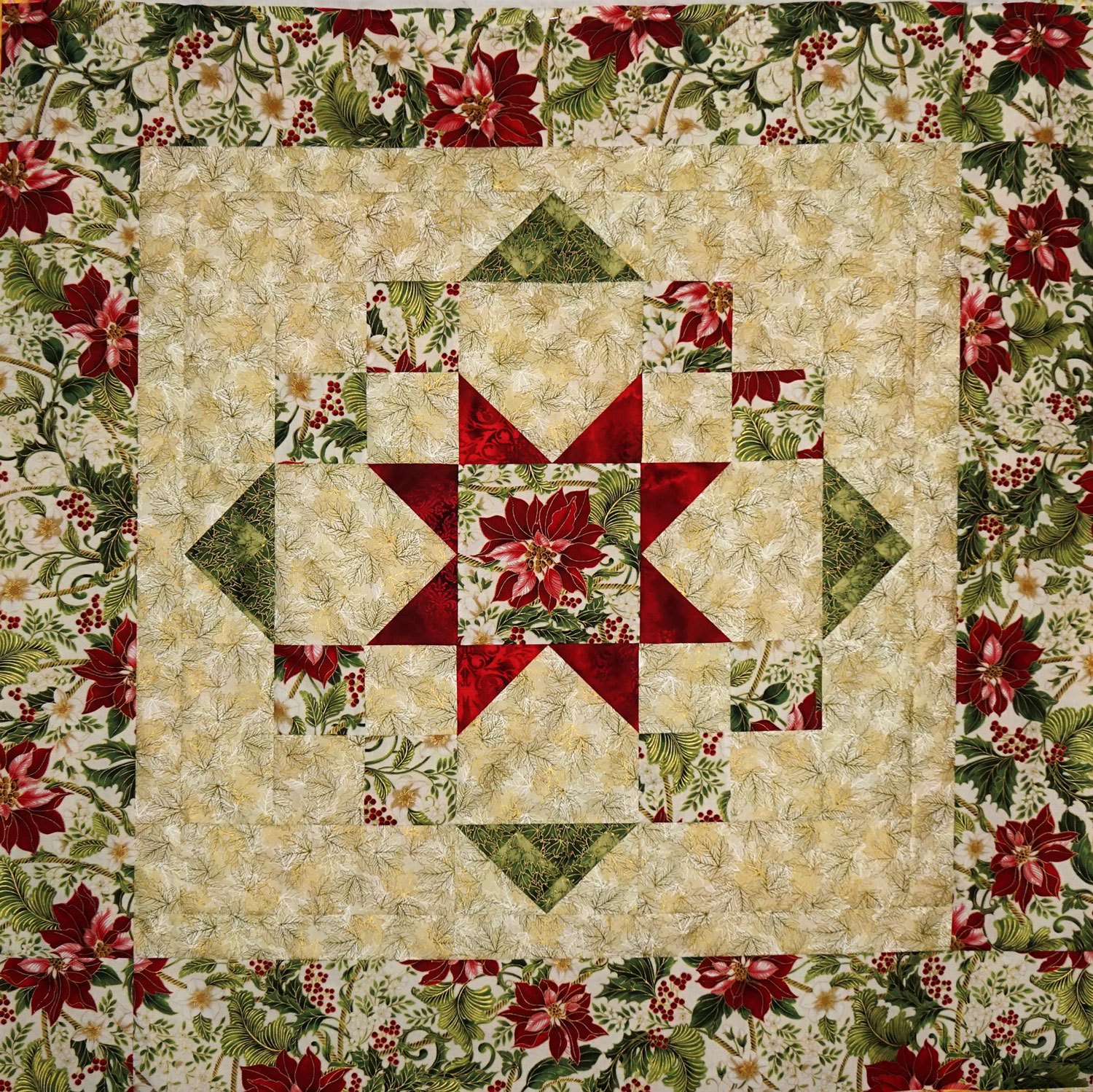 Poinsettia Star Quilt.jpg