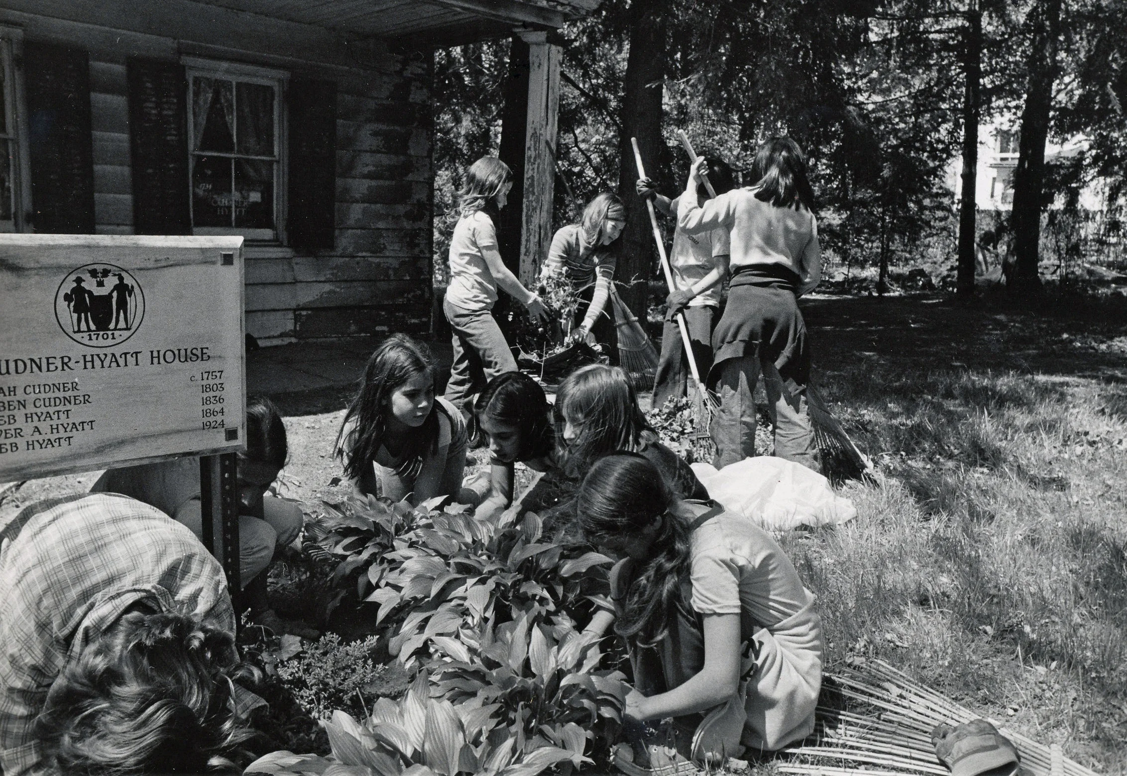 School children and volunteers helped clear the debris in the garden, 1975.