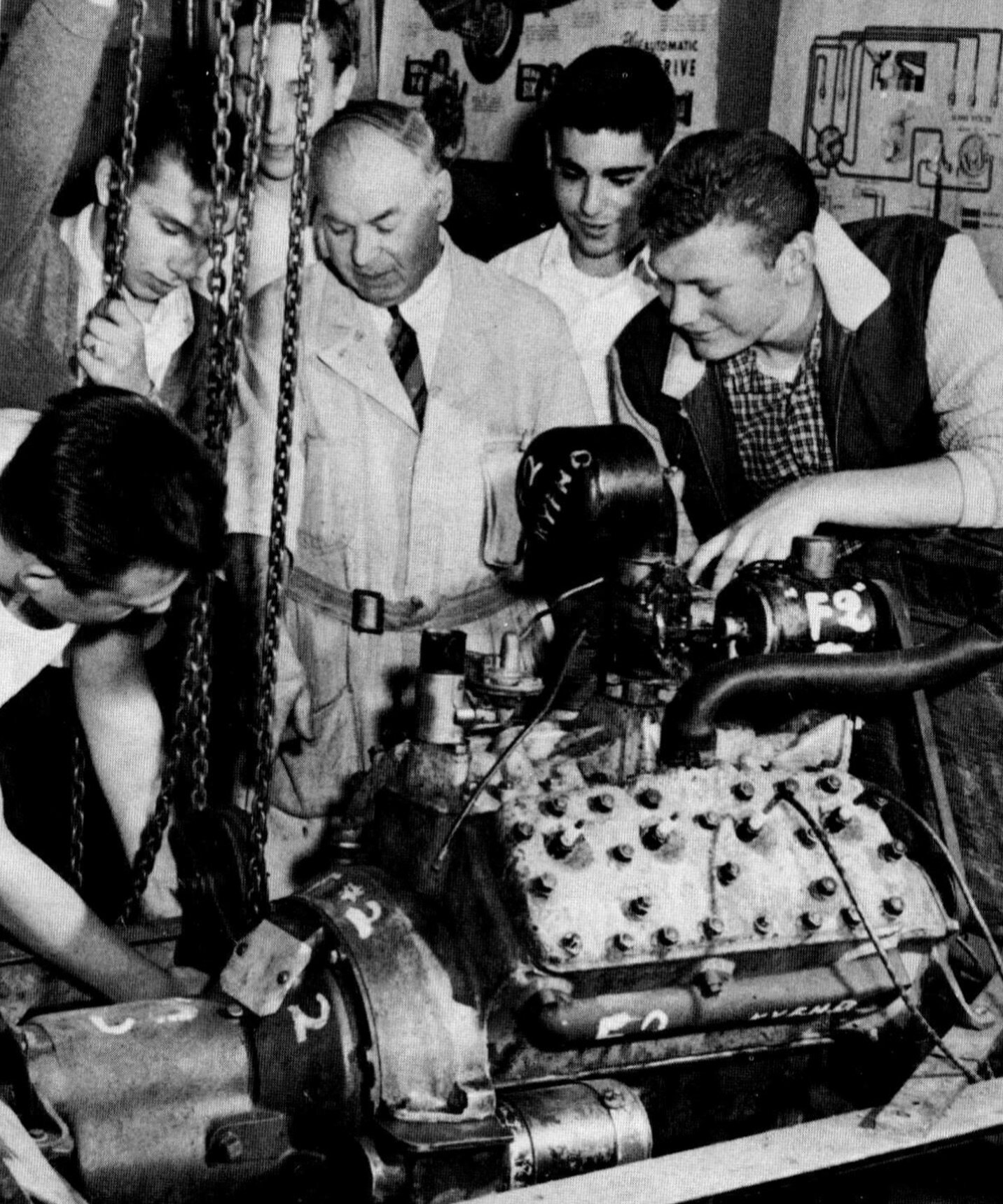 Start your engines&hellip;..

🚙🚗🚕 Auto shop at Scarsdale High School in 1959.

📸: Scarsdale High School 1959 Yearbook at @scarsdalelibrary