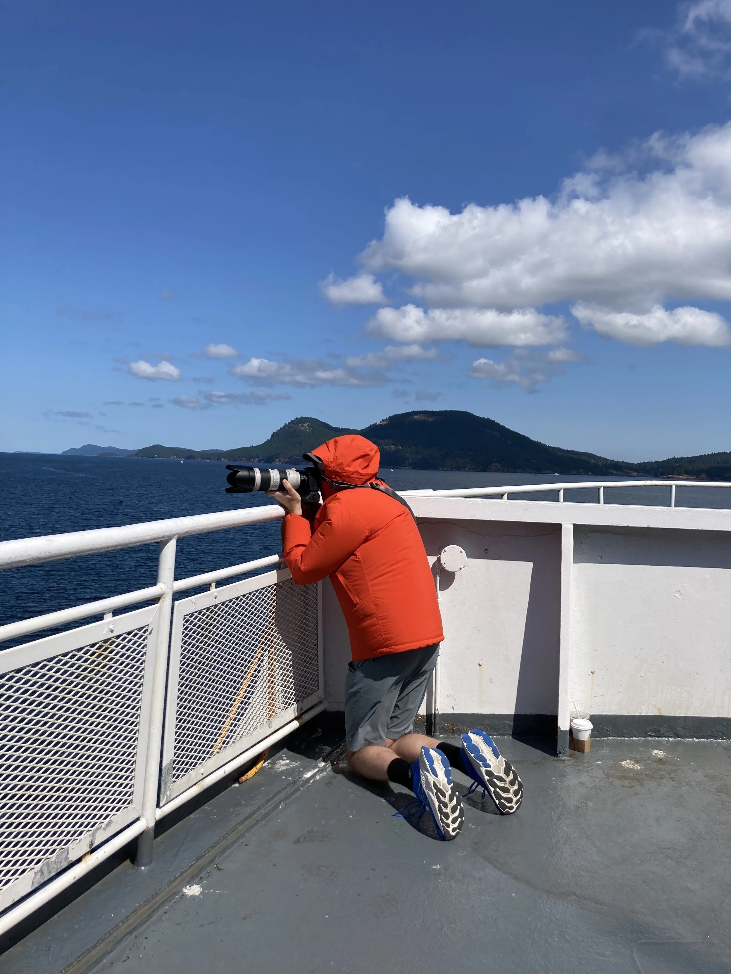  Using the railing to keep the camera steady… 