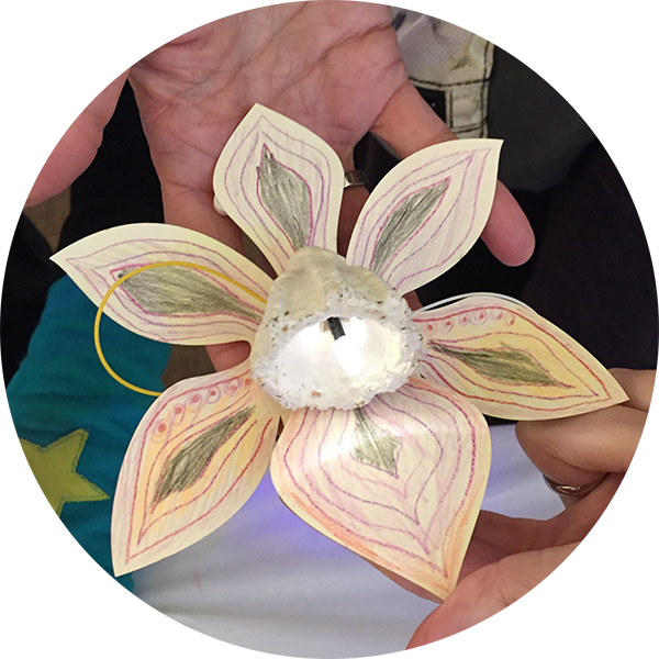 circle flower broach.png