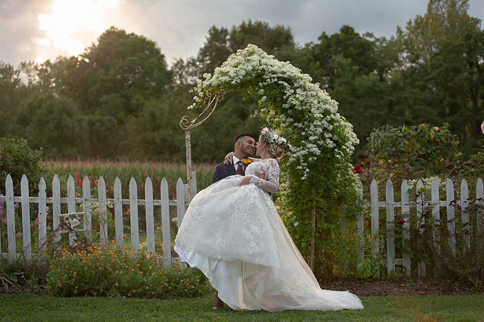 enabeld-photography-wedding-columbus-ohio-bride-groom-white-fence-flowers-summer--.jpg