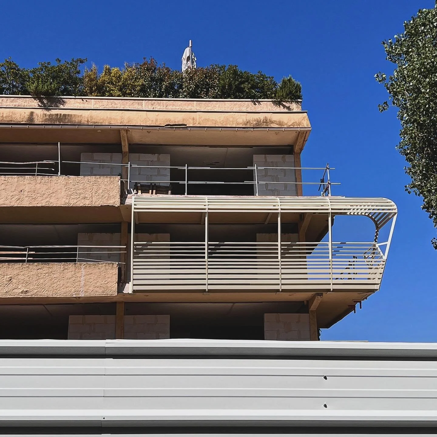 Eden / Hilton project Saint tropez  # tests facade # transformation a commenc&eacute; # new facade mokup