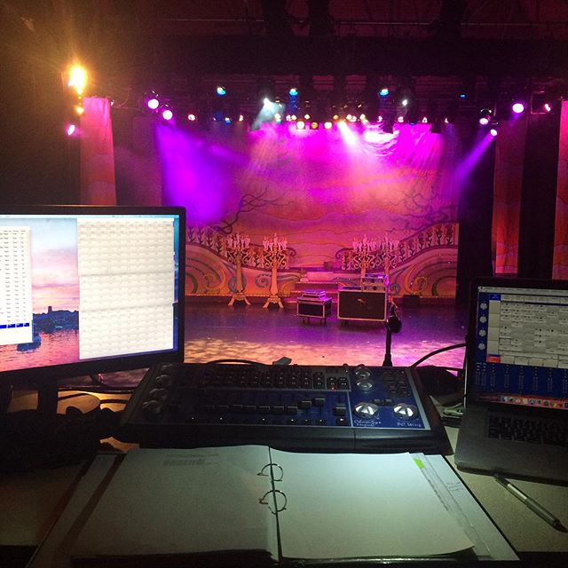 Starting to look a bit like panto.... :D

#touringtechie #lightingdesign #panto #ifatfirstyoudontsucceedyourenotusingenoughhaze #moregobo #beautyandthebeast