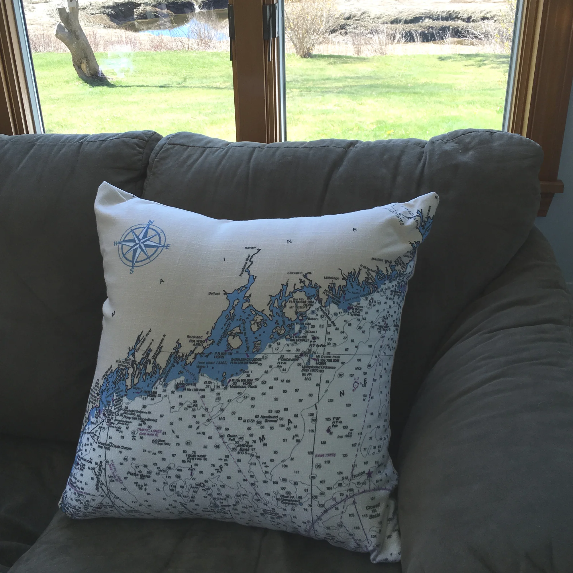 Maine-24x24-couch.jpg