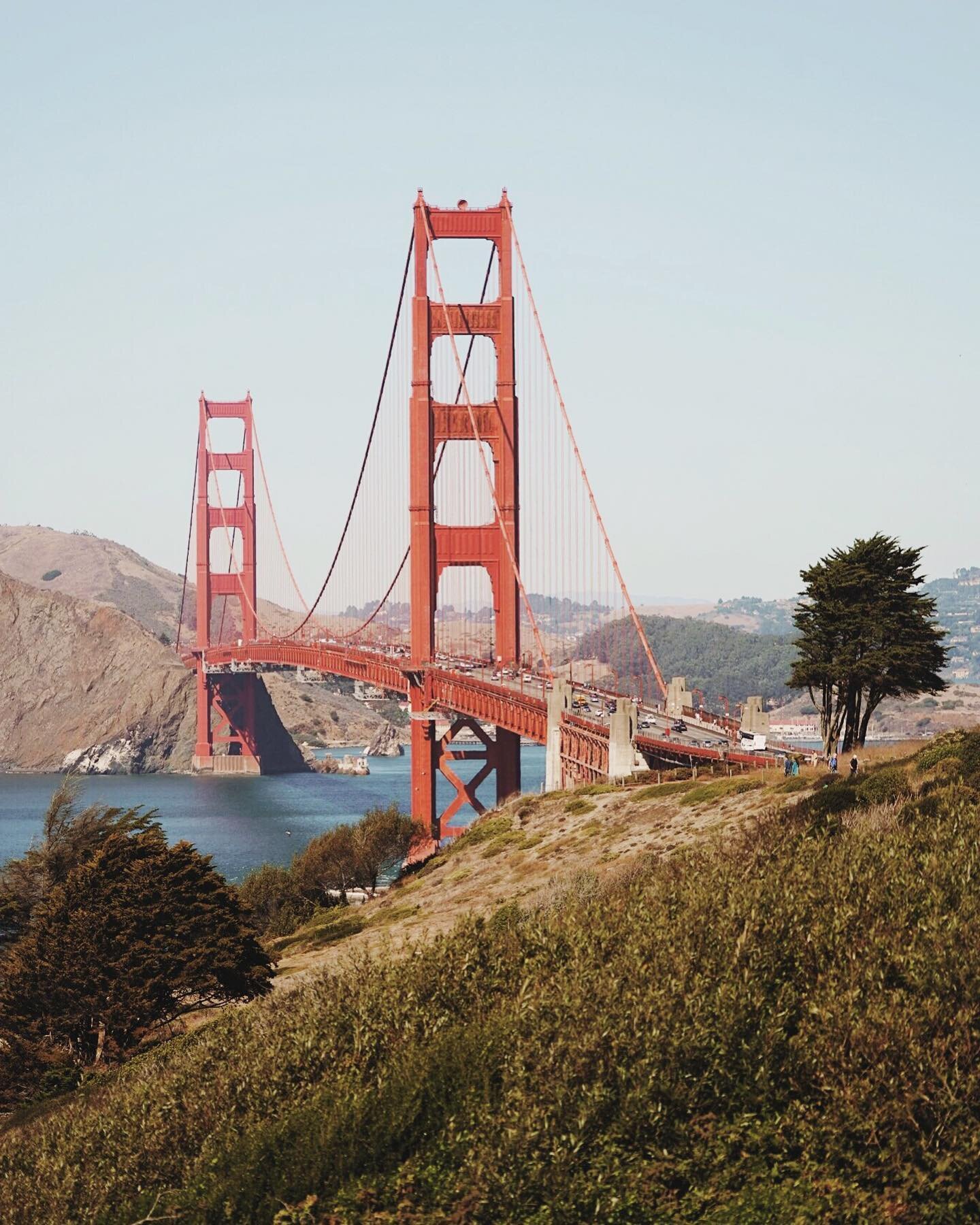 When in San Francisco, I find myself completely hypnotised by the Golden Gate Bridge, with that eye-pleasing shade of red, its Art Deco design and the natural beauty of its surroundings. In my opinion, it is truly a man-made wonder. 🌁❤️ (It's been t