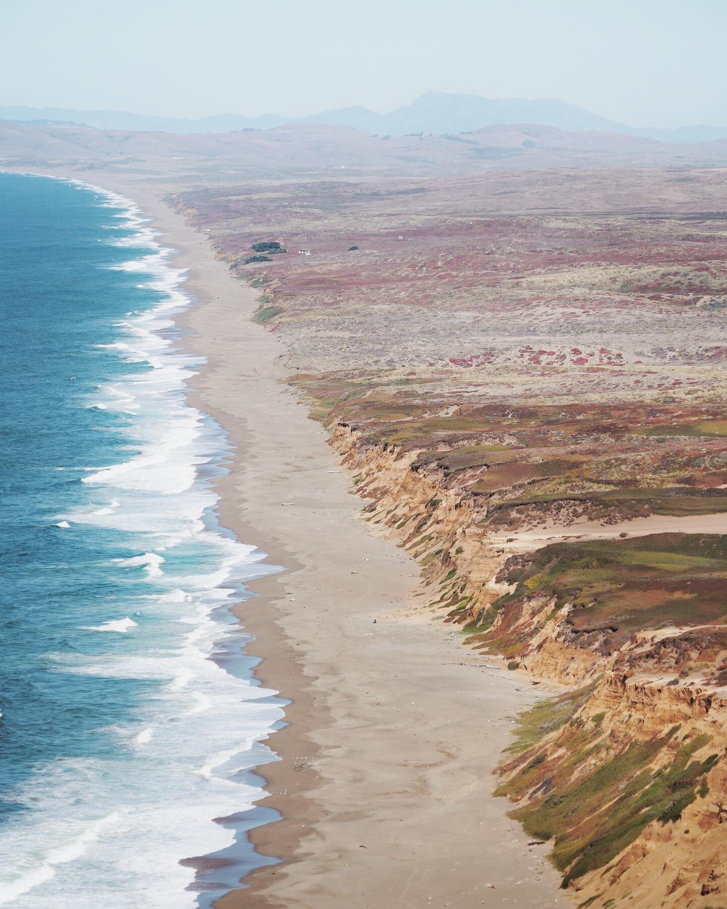 We started our trip in Canada and finished it in San Francisco. Before reaching the city, we headed out to Point Reyes on what felt like a summer day in October. I kept telling Antoine I couldn't believe how turquoise the ocean was. We took in the vi