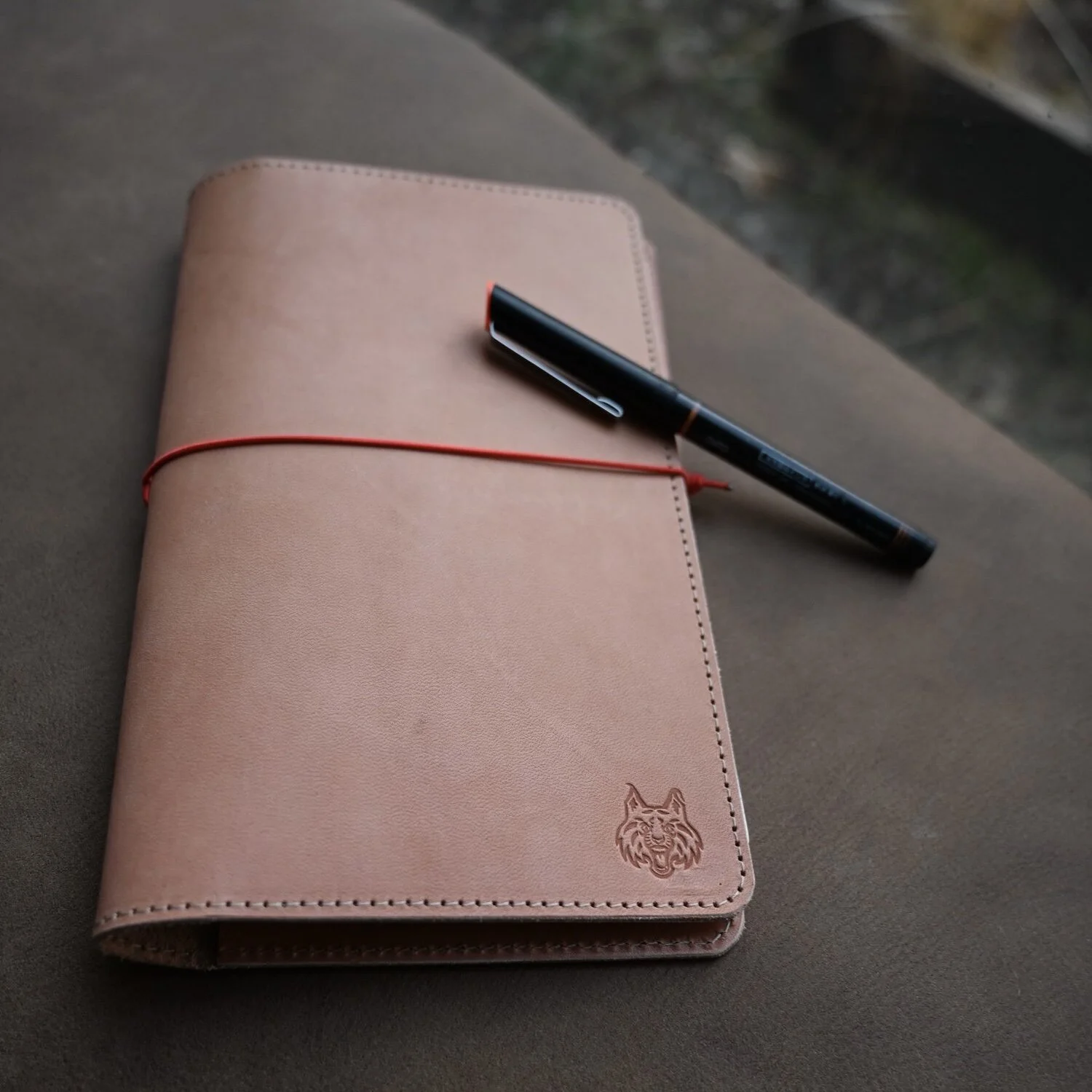 D24E55C6-232F-400E-A4A3-CB919D8D5588