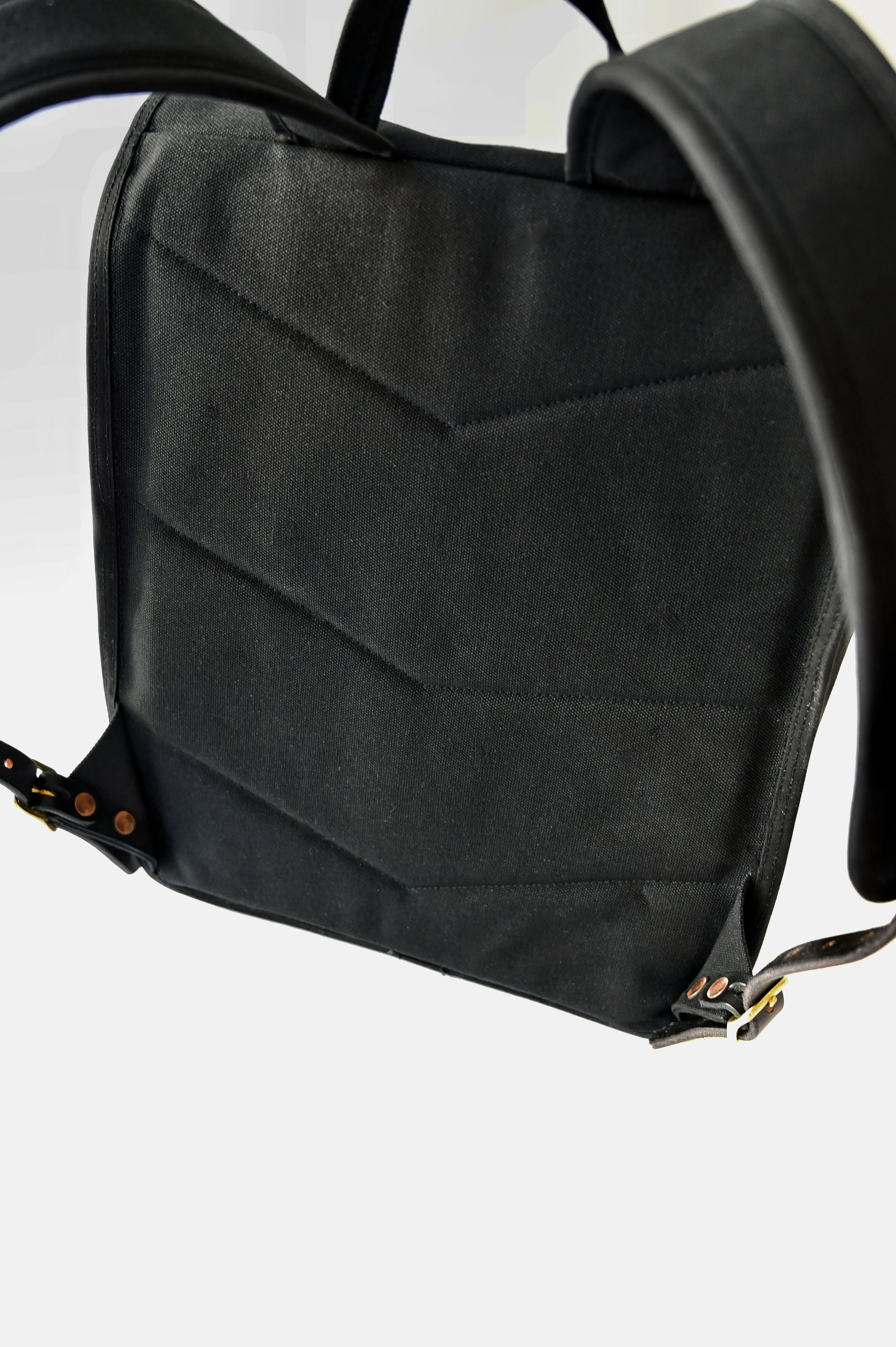 rear_rucksack_backpack_leather_canvas_.jpg
