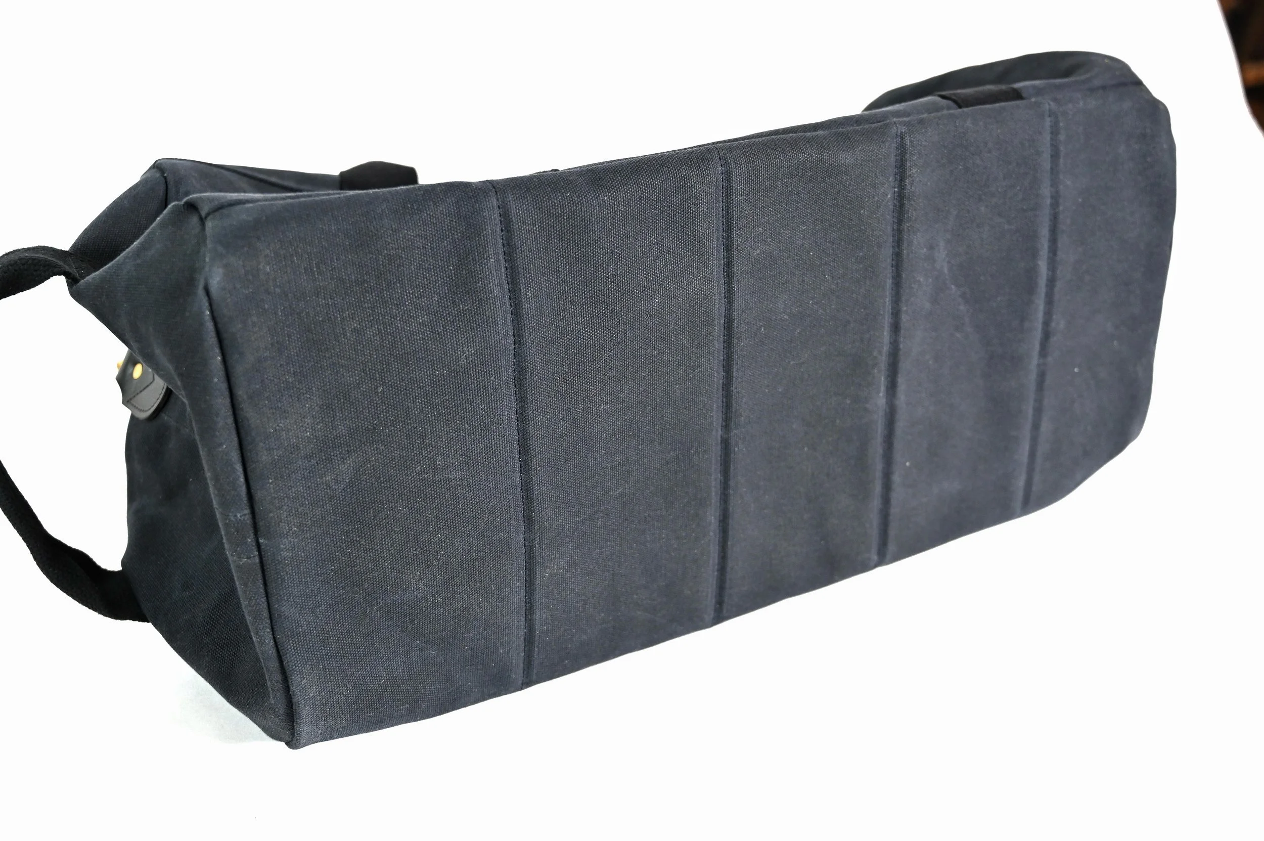 Waxed_duffle_bottom_bag.jpg