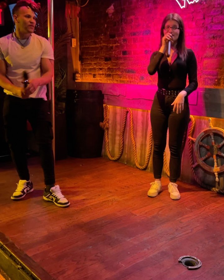 This is @wickedwillysnyc #karaoke show hosted by @hazelkittenxo  This actually happens twice a week, #wednesday and #sunday nights 9:30pm - 4:00am (!) Being in #greenwitchvillage #manhattan near #nyu , it can get very rowdy at times (especially past 